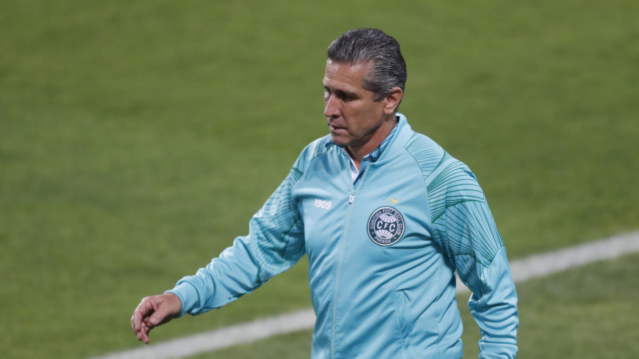 Jorginho foi o terceiro técnico do Coritiba Jorginho foi o terceiro técnico do Coritiba