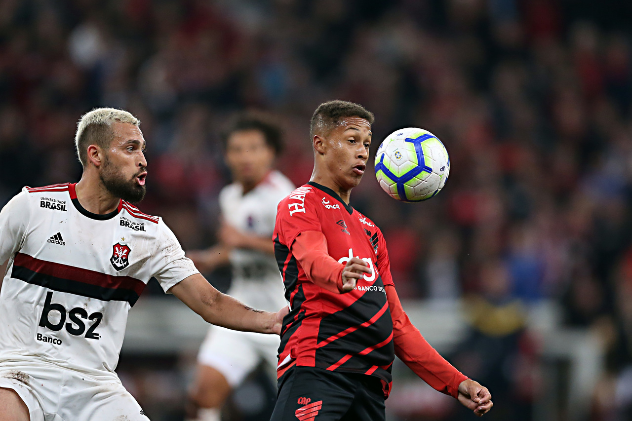Vitinho em ação pelo Furacão. Vitinho em ação pelo Furacão.