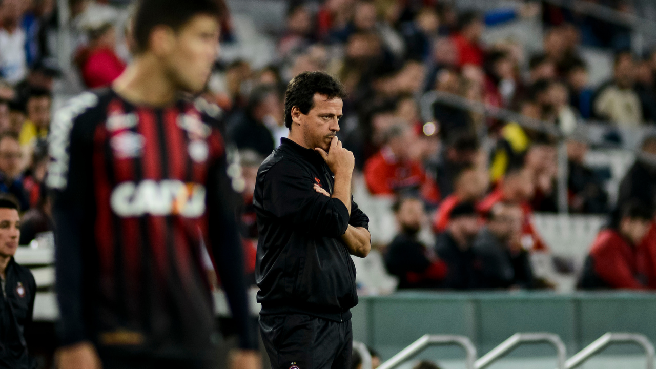 No Athletico, Diniz não conseguiu executar ideias de jogo. Foto: Henry Milleo/Arquivo/Gazeta do Povo No Athletico, Diniz não conseguiu executar ideias de jogo. Foto: Henry Milleo/Arquivo/Gazeta do Povo