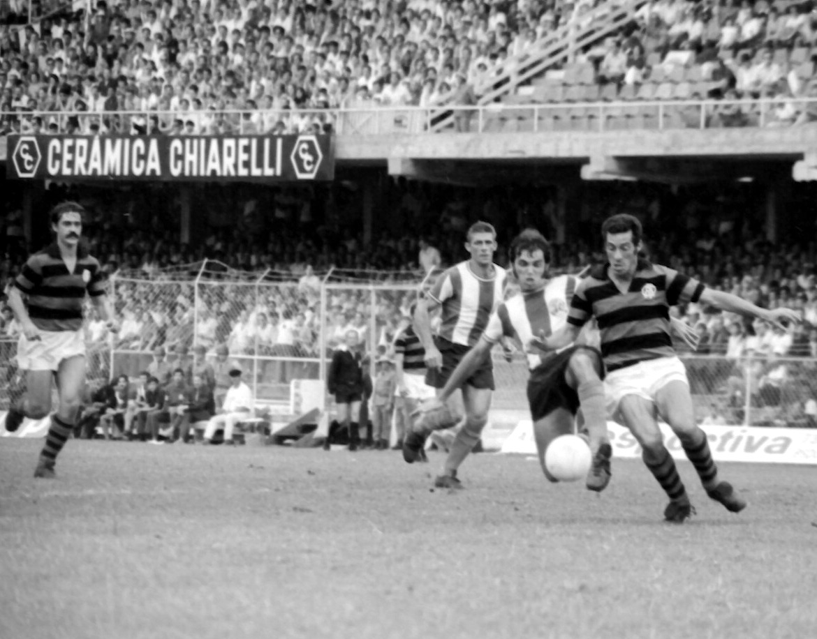 Sicupira e Nilson Borges no Atletiba histórico de 1971. Foto: Arquivo/Gazeta do Povo Sicupira e Nilson Borges no Atletiba histórico de 1971. Foto: Arquivo/Gazeta do Povo