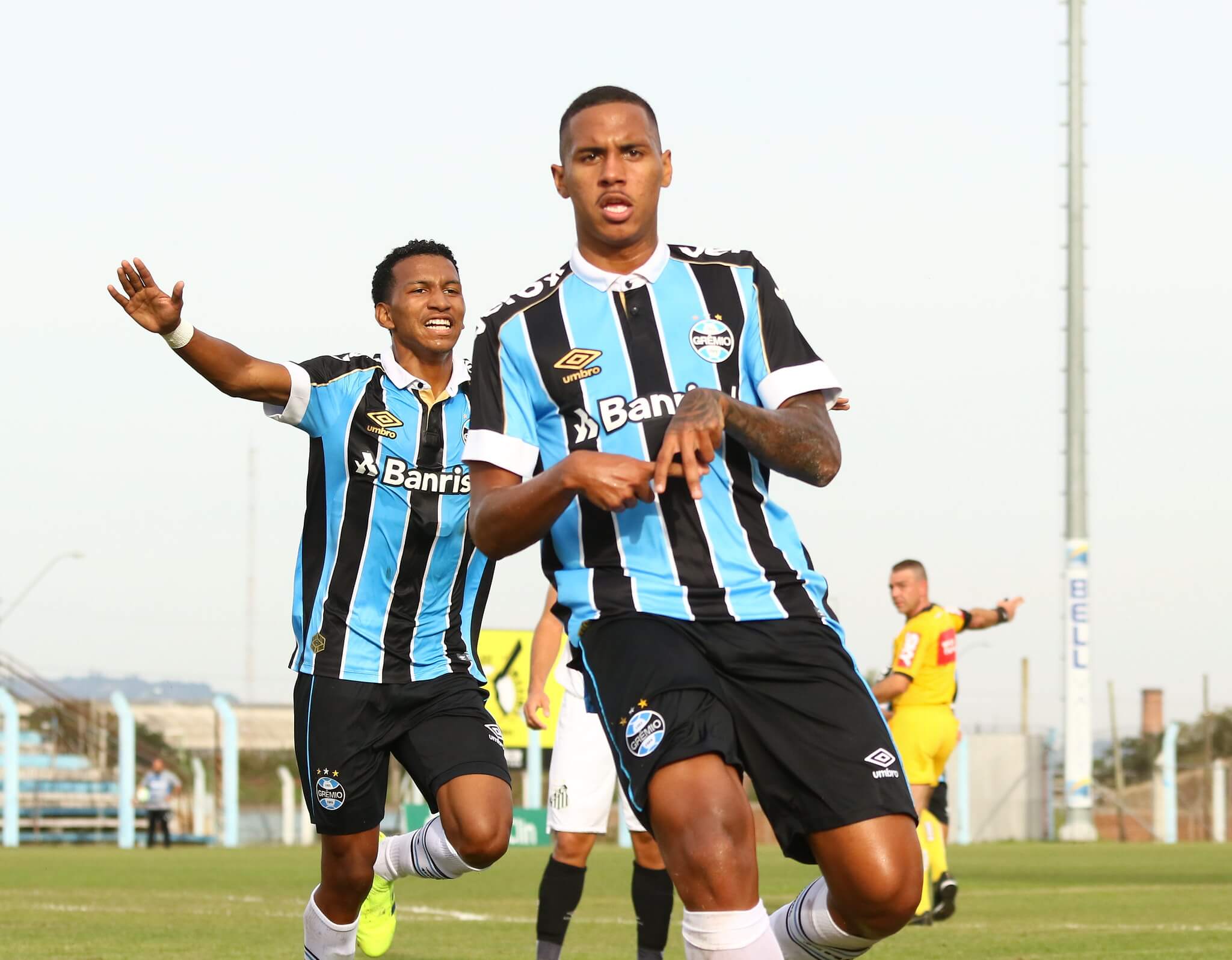 Da Silva é uma das revelações da base gremista. Da Silva é uma das revelações da base gremista.