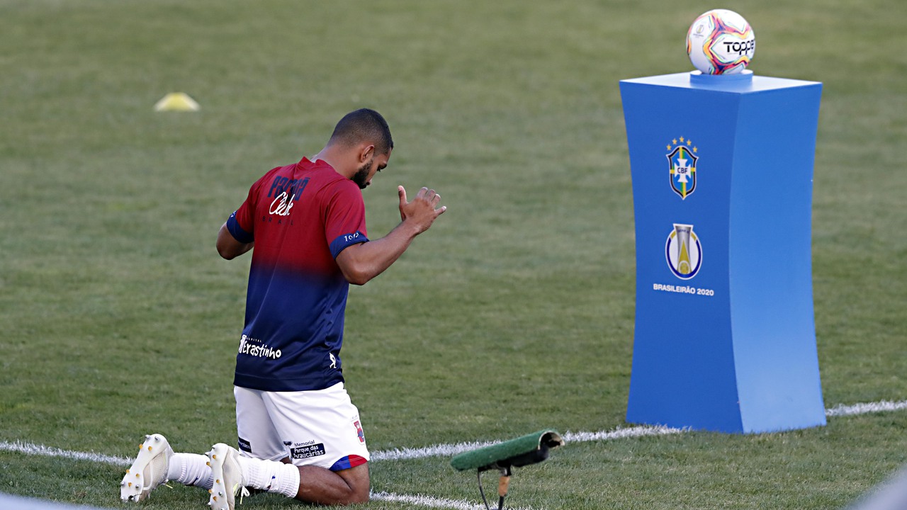 Paulo Henrique foi o destaque de sua posição na Série B. Foto: Albari Rosa/Foto Digital/UmDois Esportes. Paulo Henrique foi o destaque de sua posição na Série B. Foto: Albari Rosa/Foto Digital/UmDois Esportes.