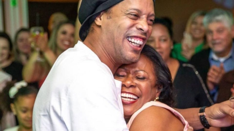 Mãe de Ronaldinho Gaúcho, Dona Miguelina morre vítima da covid-19 Mãe de Ronaldinho Gaúcho, Dona Miguelina morre vítima da covid-19
