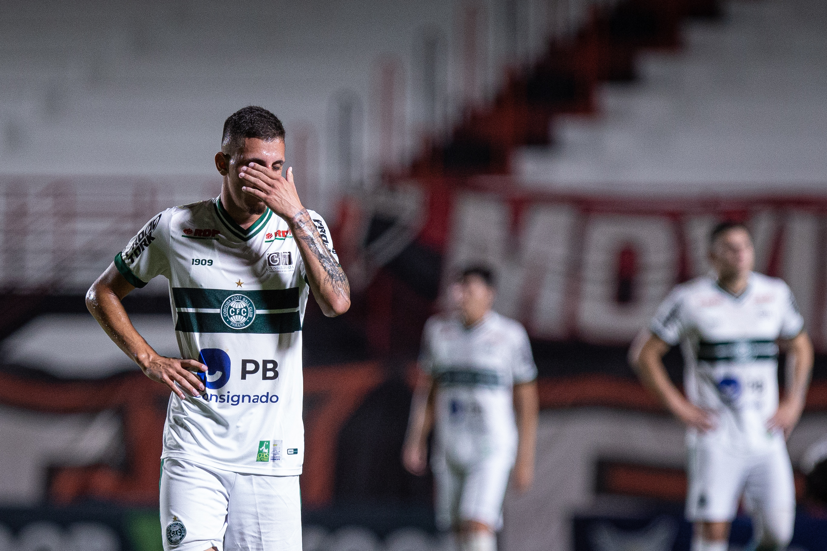 Jovem Angelo foi titular do Coxa na derrota para o Dragão.