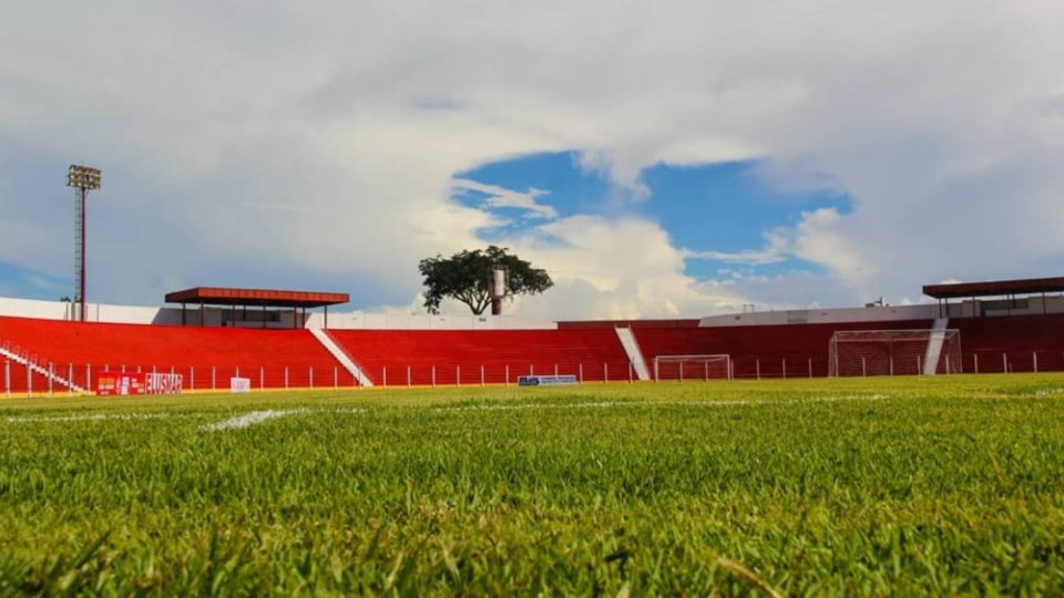 Estreia do Coritiba na Copa do Brasil muda de horário Imagem das arquibancadas do estádio Engenheiro Luthero Lopes