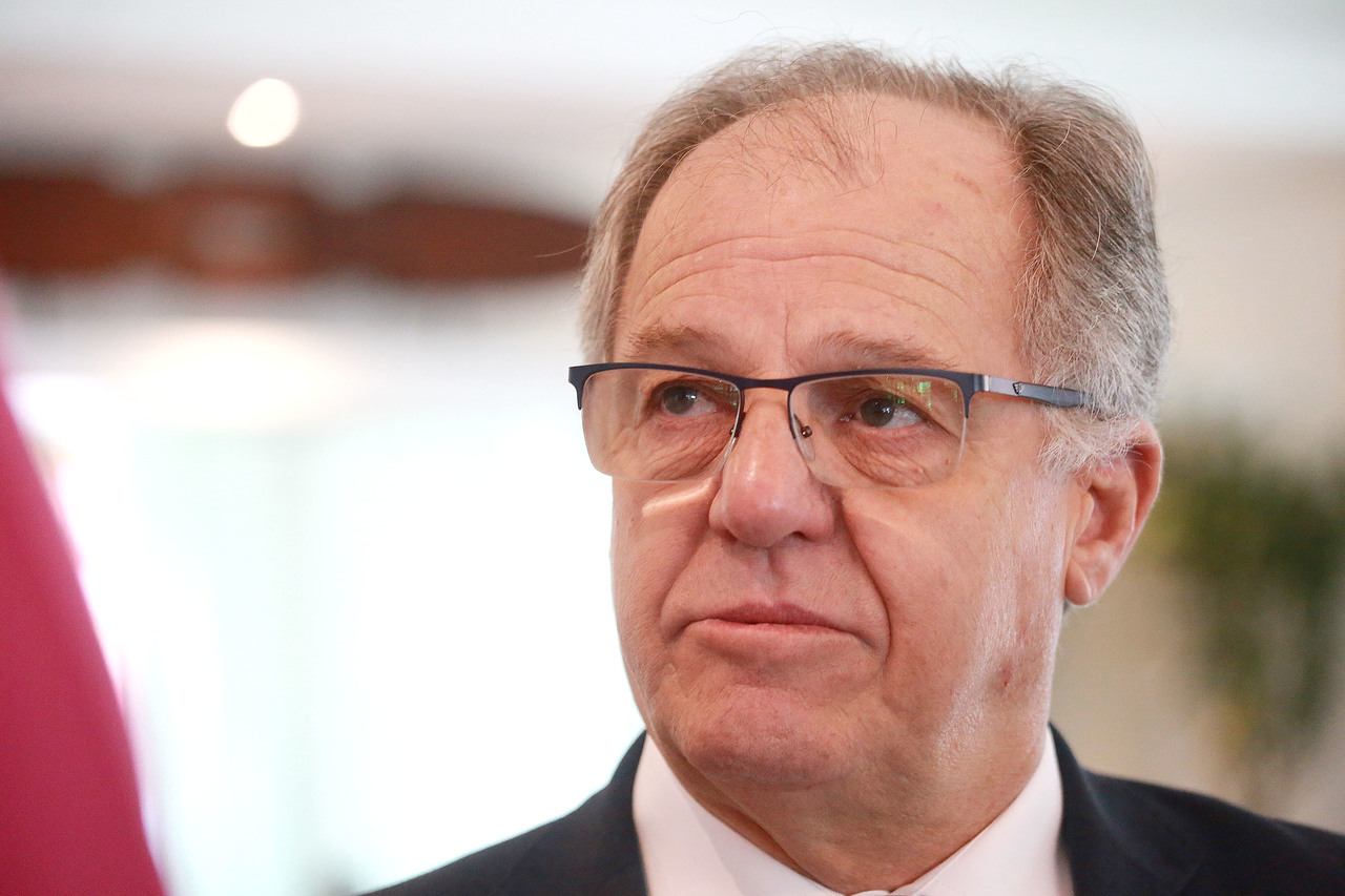 Hélio Cury tenta apoio da secretaria estadual da saúde para que o Paranaense possa ser disputado.