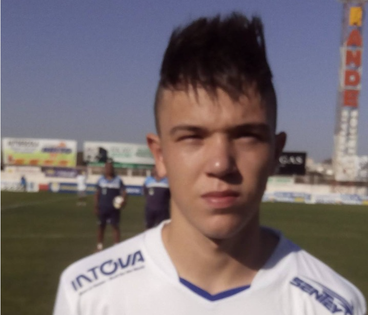 Moicano inspirado em Neymar era o penteado do atacante. Moicano inspirado em Neymar era o penteado do atacante.