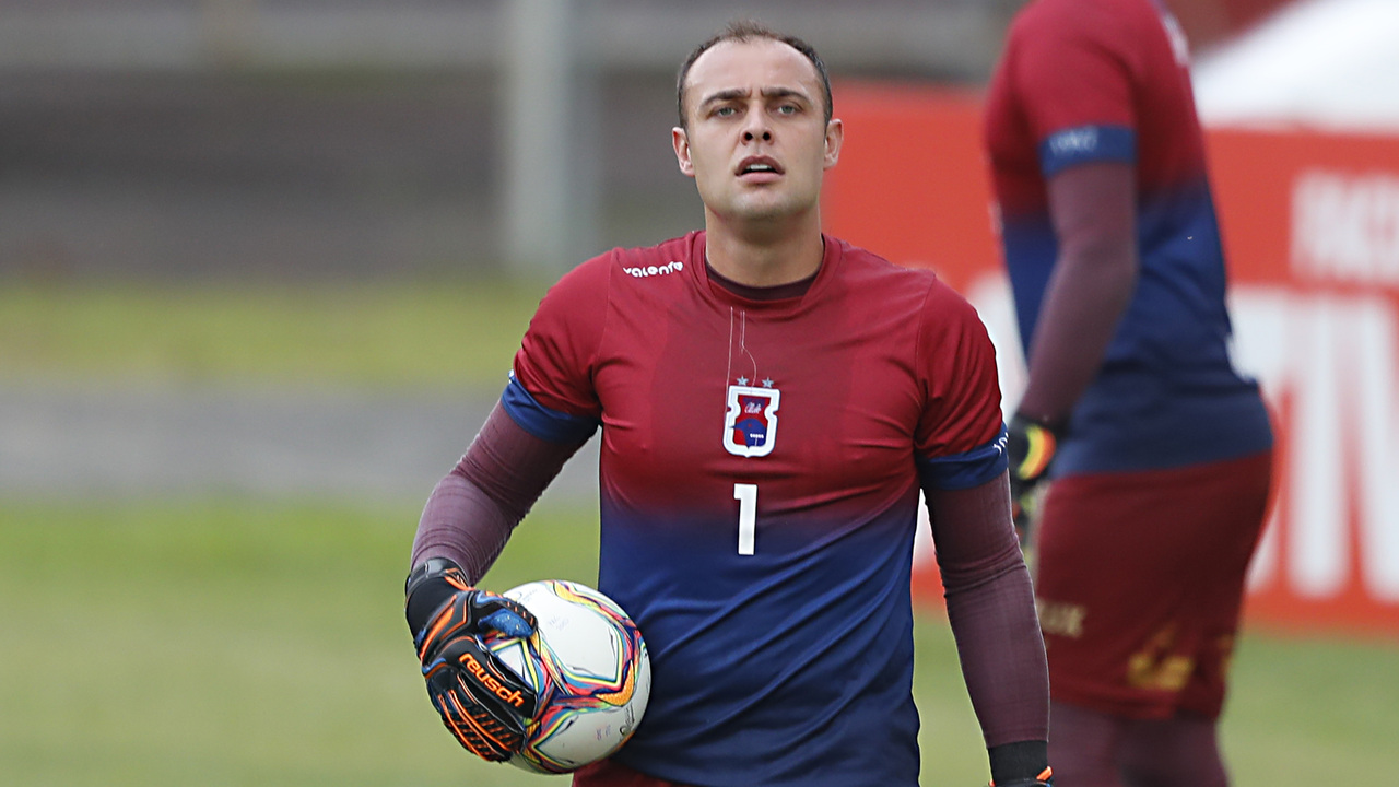 Goleiro Renan é o único remanescente do time do Paraná de 2020 para a nova temporada.