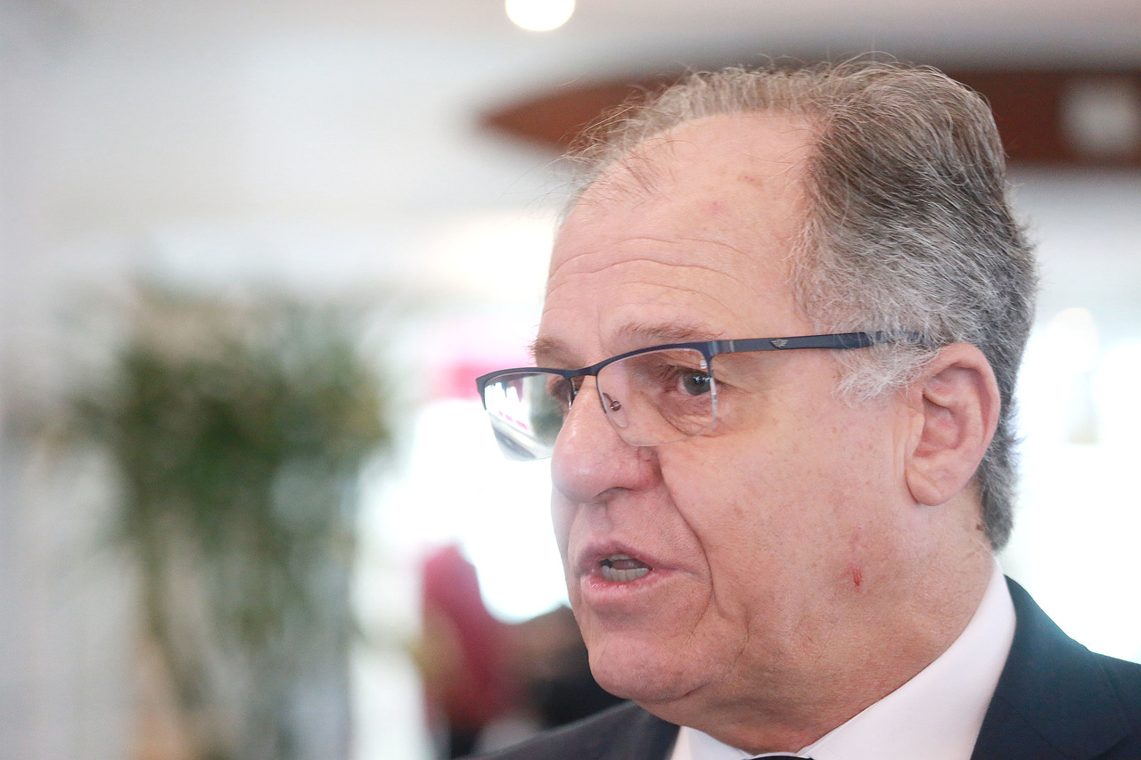 Hélio Cury vai encaixando jogos em datas disponíveis.