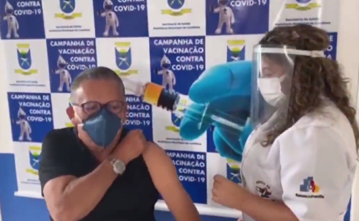 Galvão Bueno foi vacinado no interior do Rio Grande do Sul.