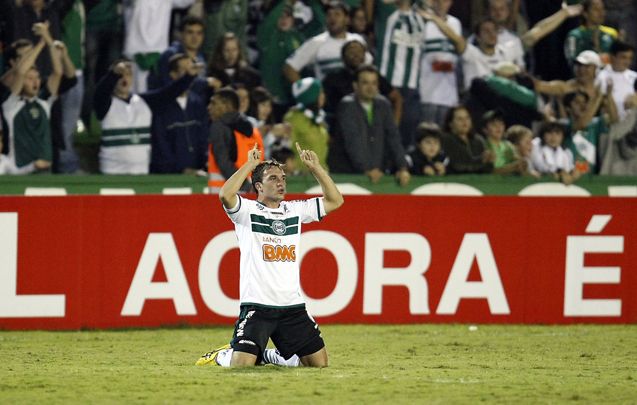 Willian Farias comemora classificação do Coritiba para a final da Copa do Brasil 2011 Willian Farias comemora classificação do Coritiba para a final da Copa do Brasil 2011