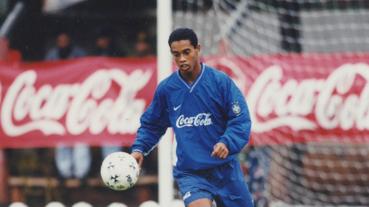 Ronaldinho em treino da seleção em 1999. Foto: Antônio Costa/Arquivo/Gazeta do Povo Ronaldinho em treino da seleção em 1999. Foto: Antônio Costa/Arquivo/Gazeta do Povo