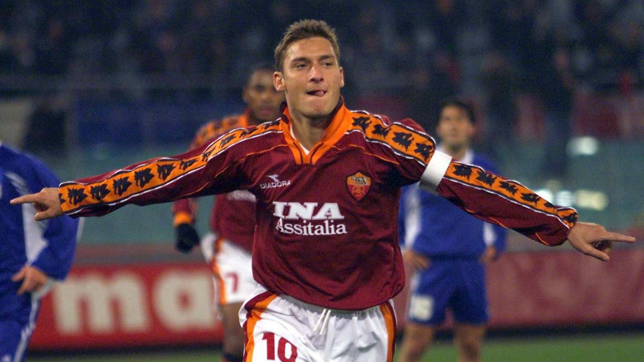 Totti na sala de casa, no Estádio Olímpico. Foto: Reprodução Totti na sala de casa, no Estádio Olímpico. Foto: Reprodução