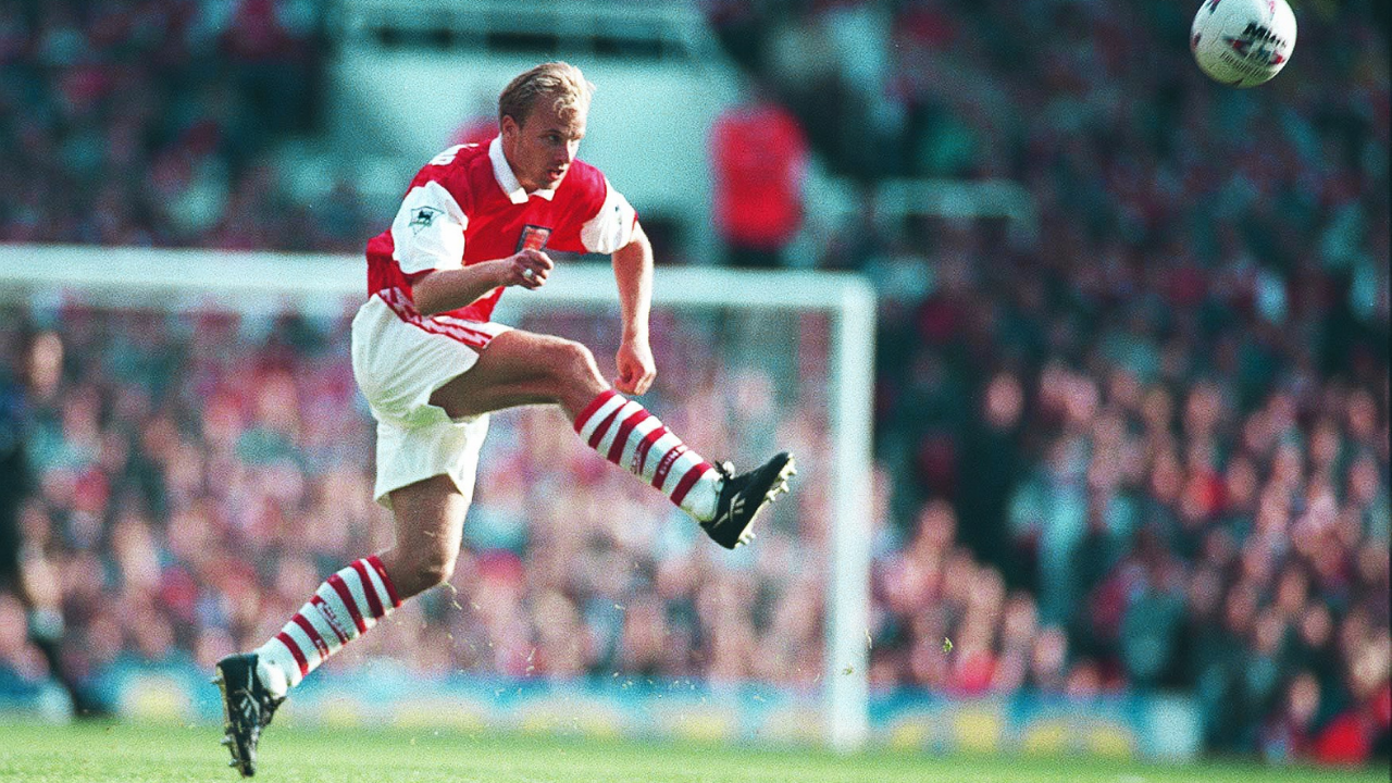 Bergkamp elevou o futebol ao estado de arte. Foto: Reprodução Bergkamp elevou o futebol ao estado de arte. Foto: Reprodução