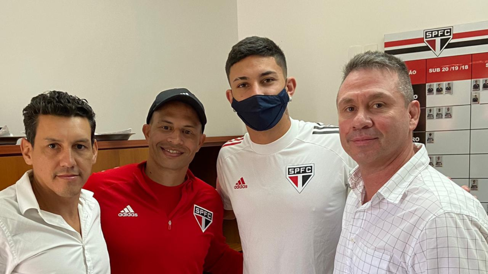 Aprovado por Alex, zagueiro do Coritiba é emprestado ao sub-20 do São Paulo Naor Malquias, Alex, Thiago e Miguel Calluf, da esquerda para a direita
