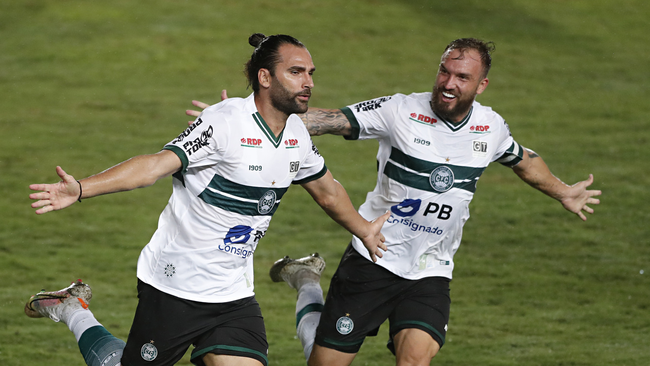 Léo Gamalho e Willian Farias, dois dos reforços do Coritiba Léo Gamalho e Willian Farias, dois dos reforços do Coritiba