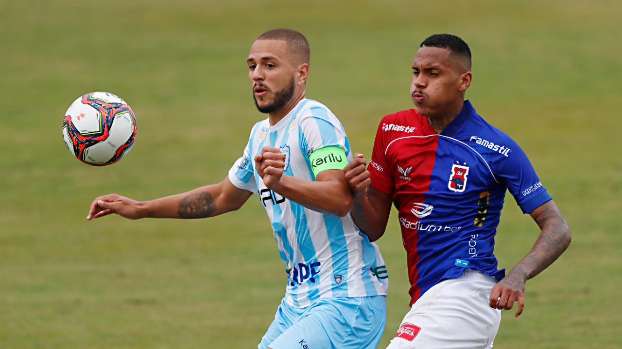 Paraná melhorou no segundo tempo.