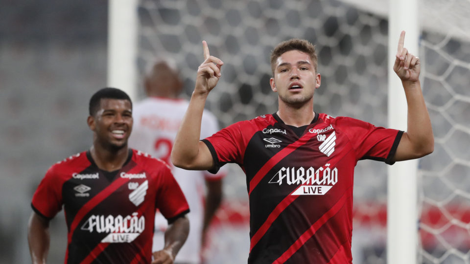 Athletico empresta atacante para o Cruzeiro Guilherme Bissoli comemora contra o Rio Branco.