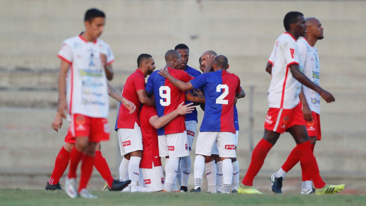 Jogadores comemoram gol na Vila. Foto: Albari Rosa/Foto Digital/UmDois Esportes. Jogadores comemoram gol na Vila. Foto: Albari Rosa/Foto Digital/UmDois Esportes.