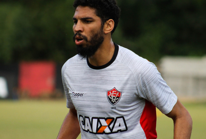 Após eliminação do Vitória, zagueiro diz: “Medo que a gente se torne um Paraná” Zagueiro Wallace, do Vitória