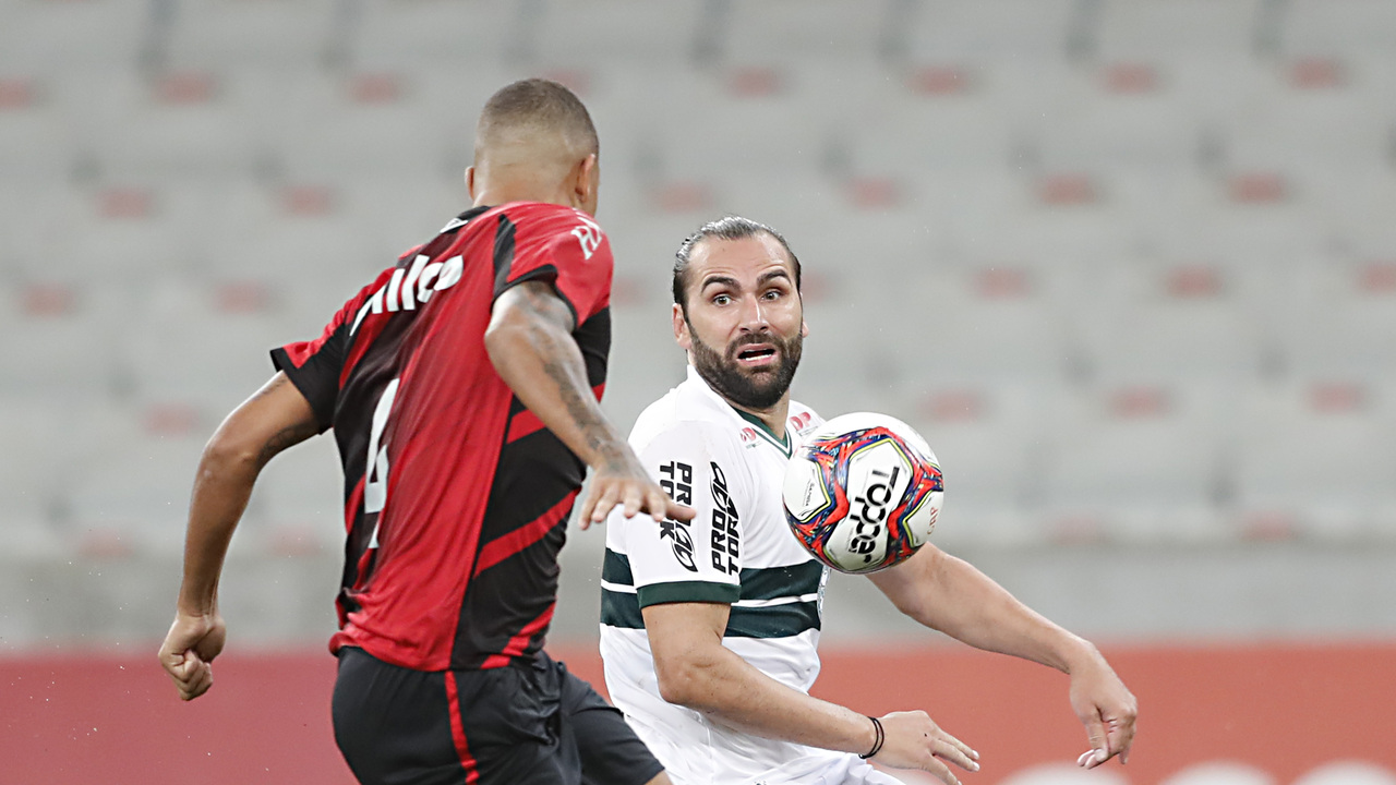 Léo Gamalho foi pouco acionado na Arena. Léo Gamalho foi pouco acionado na Arena.