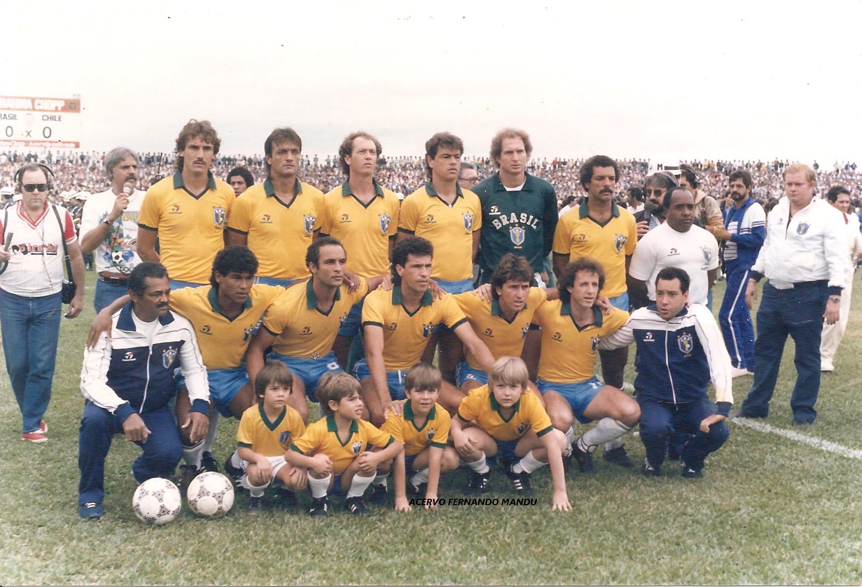 Família Mandu também prestigiou o amistoso entre Brasil x Chile, em 1986, no Pinheirão (Arquivo Pessoal) Família Mandu também prestigiou o amistoso entre Brasil x Chile, em 1986, no Pinheirão (Arquivo Pessoal)