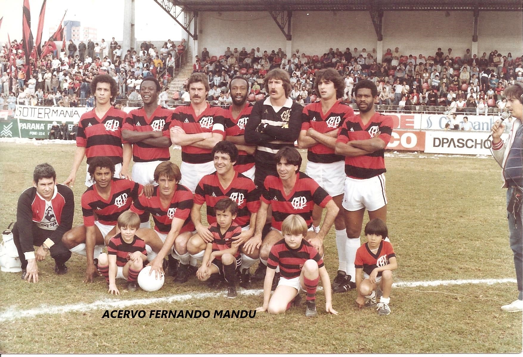 Os filhos de Fernando Mandu viraram mascotinhos do Athletico nos anos 80 (Arquivo Pessoal) Os filhos de Fernando Mandu viraram mascotinhos do Athletico nos anos 80 (Arquivo Pessoal)