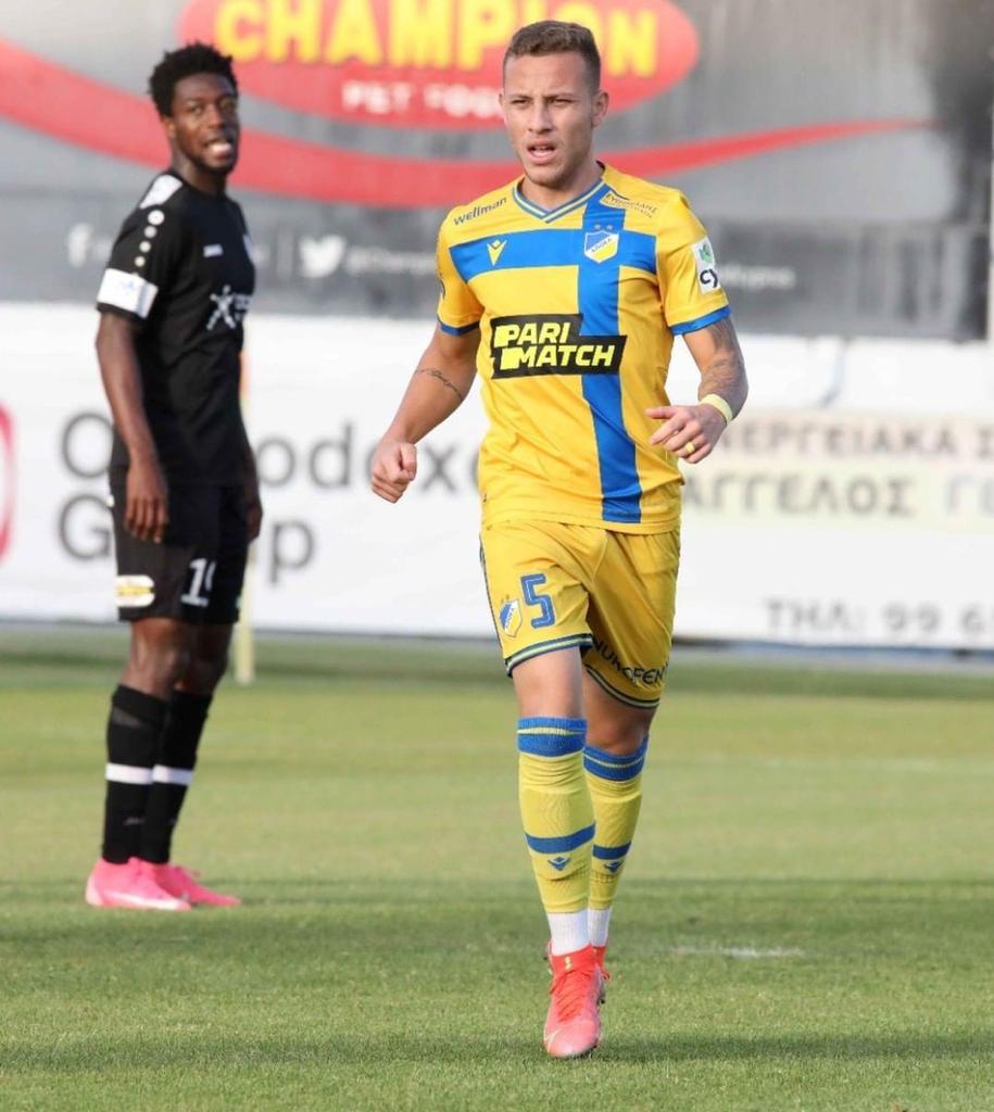 Carlos Dias em ação pelo Apoel. Foto: Reprodução. Carlos Dias em ação pelo Apoel. Foto: Reprodução.