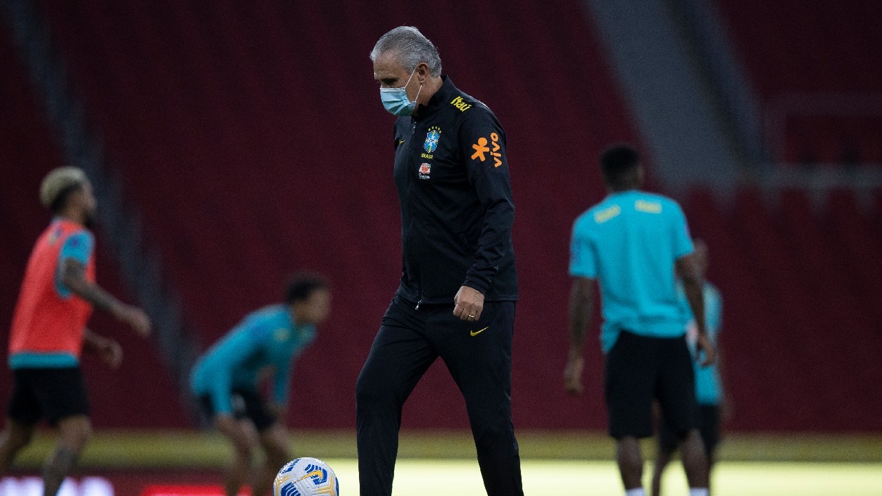 Tite foi quem revelou a reunião com os jogadores.