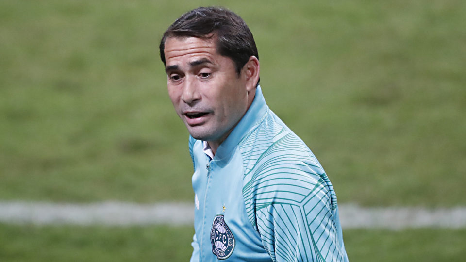 CBF muda horário de jogos do Coritiba contra Flamengo e Londrina Gustavo Morínigo, técnico do Coritiba