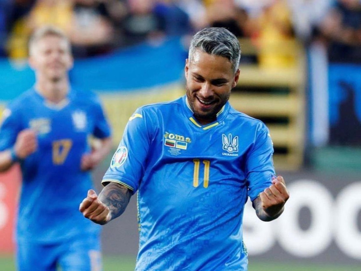 Marlos com a camisa da Ucrânia. Foto: Reprodução. Marlos com a camisa da Ucrânia. Foto: Reprodução.
