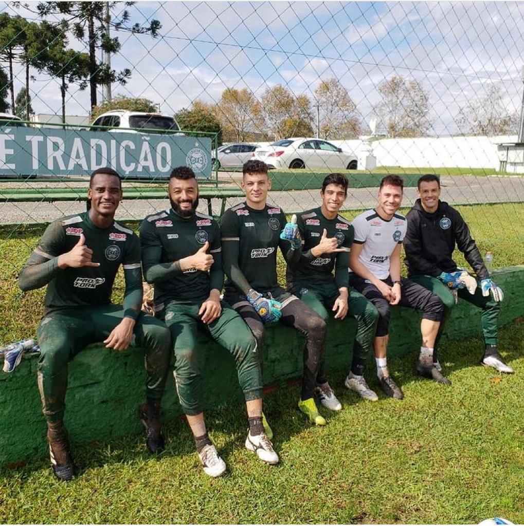 Atual preparador de goleiros da seleção brasileira feminina, Thiago Mehl com os goleiros do Coritiba, em junho de 2019 Atual preparador de goleiros da seleção brasileira feminina, Thiago Mehl com os goleiros do Coritiba, em junho de 2019