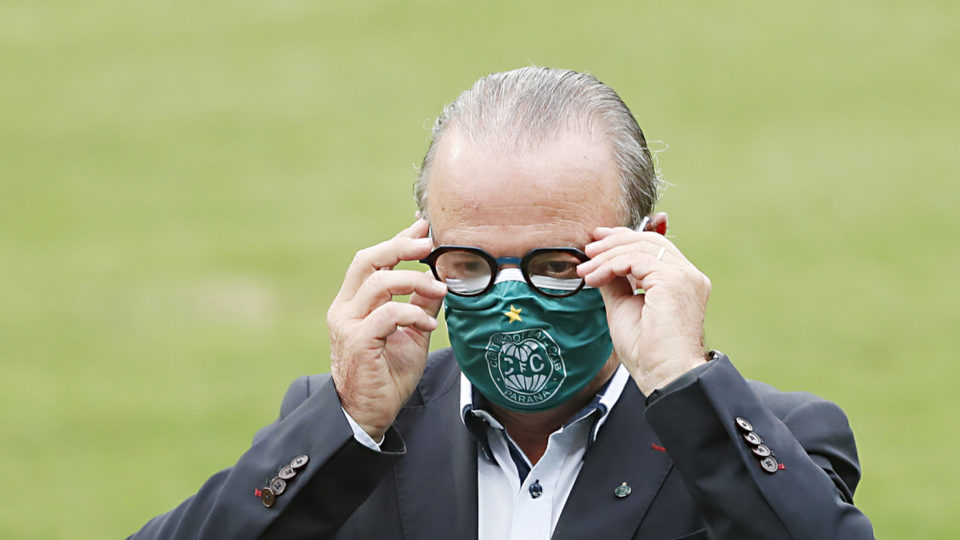 Com Covid-19, Follador segue na UTI e sem previsão de alta Renato Follador no comando do Coritiba.