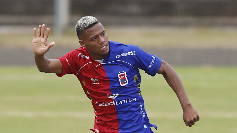 Thiago Alves recebe proposta de clube da Série A e deixa o Paraná Thiago Alves deve dar adeus ao Paraná nos próximos dias
