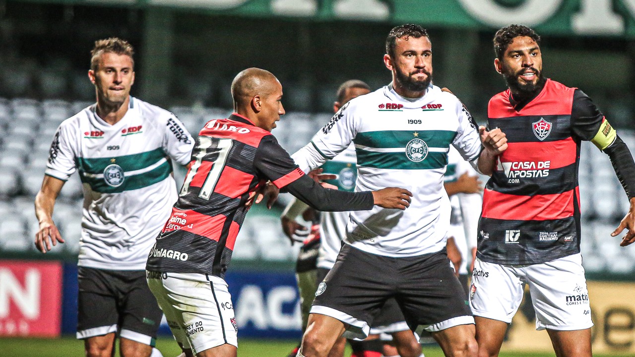 A dupla de zaga do Coritiba, Henrique e Luciano Castán A dupla de zaga do Coritiba, Henrique e Luciano Castán