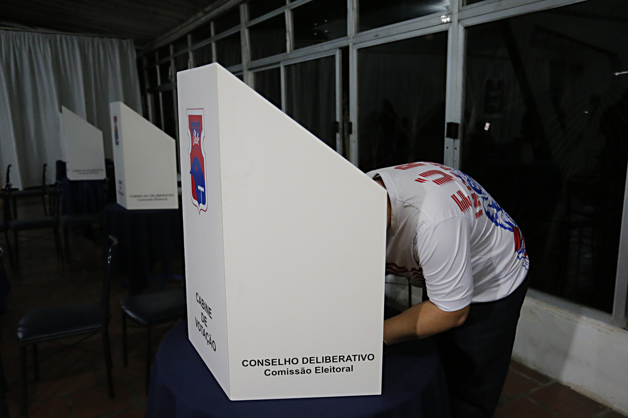 Eleição do Paraná pode ser online ou presencial, dependendo da bandeira em vigor em Curitiba. Eleição do Paraná pode ser online ou presencial, dependendo da bandeira em vigor em Curitiba.