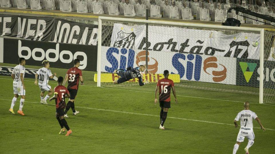 Em 2020, Athletico perdeu por 3 a 1 na Vila pelo Brasileiro Em 2020, Athletico perdeu por 3 a 1 na Vila pelo Brasileiro