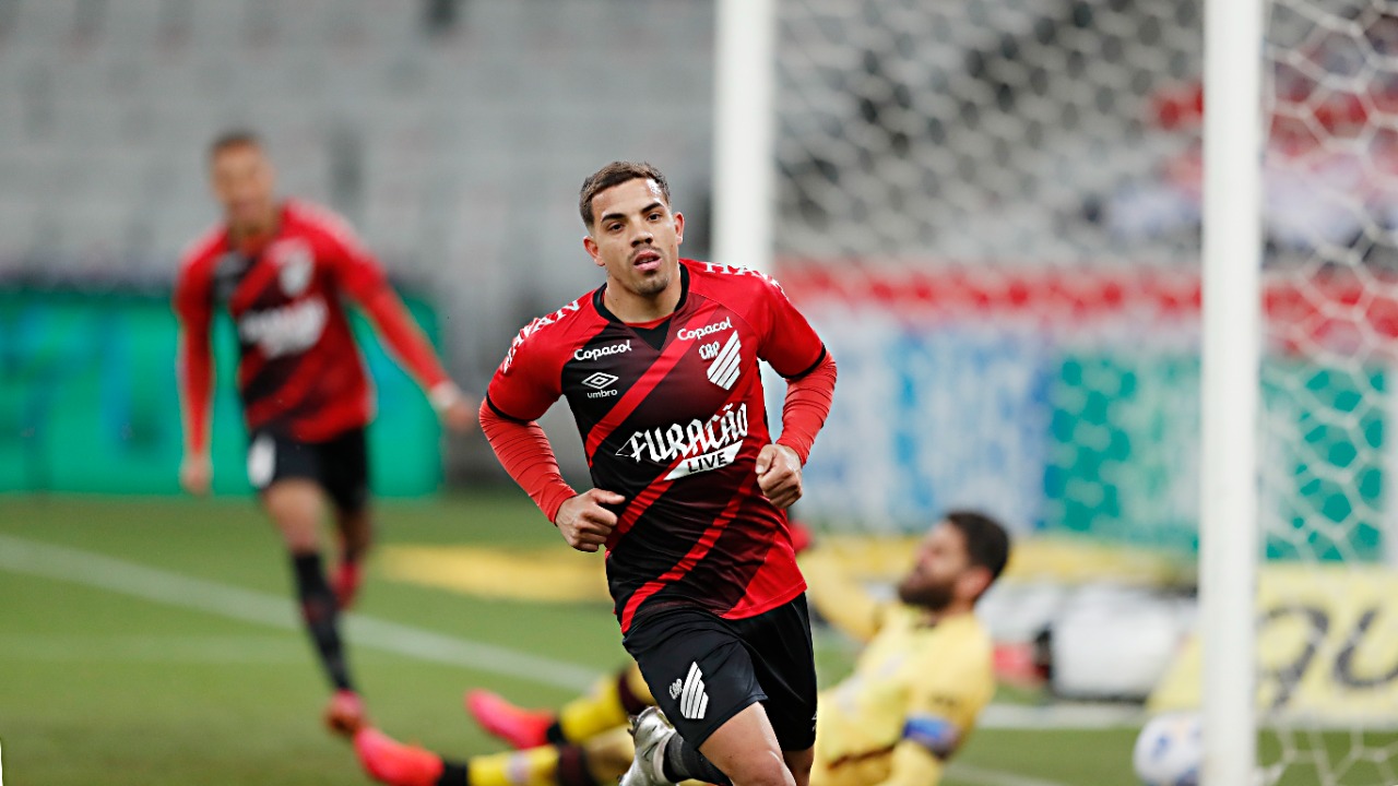 Terans comemora gol contra o Atlético-GO Terans comemora gol contra o Atlético-GO