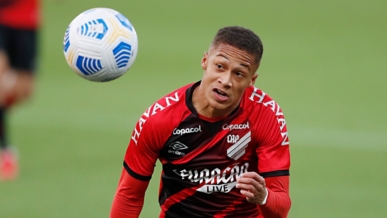 Vitinho é o atual artilheiro do Athletico na temporada Vitinho é o atual artilheiro do Athletico na temporada