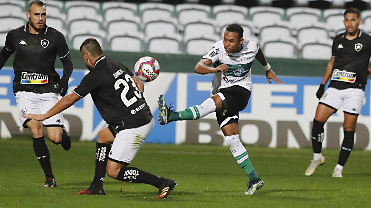 Coritiba pouco levou perigo contra o Botafogo.