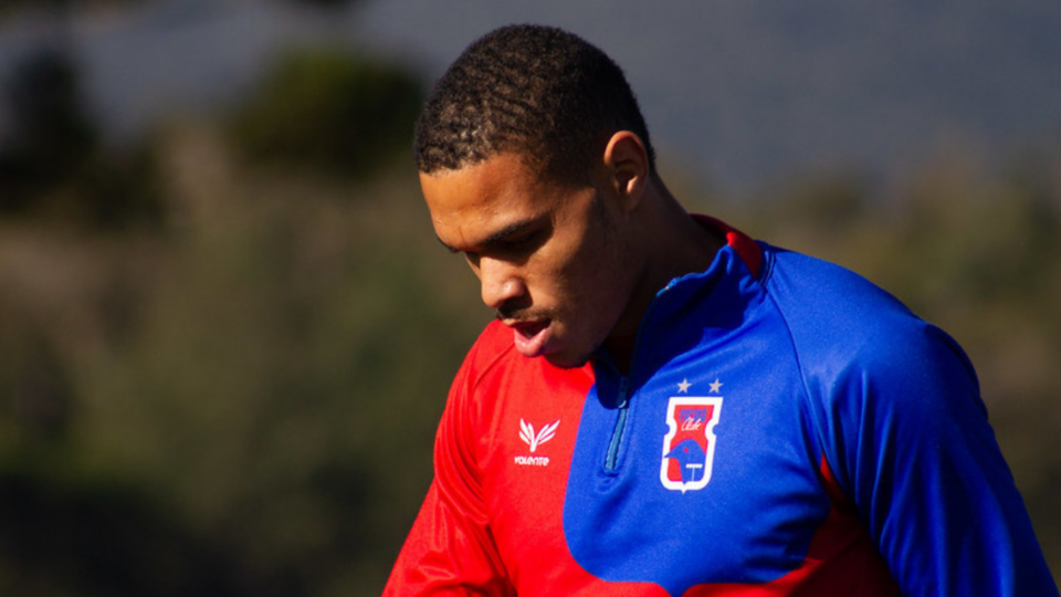 Zagueiro titular rescinde contrato e deixa o Paraná Jonathan Costa retorna à Caldense
