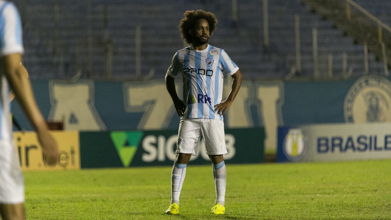 Celsinho já sofreu três casos de racismo na Série B.