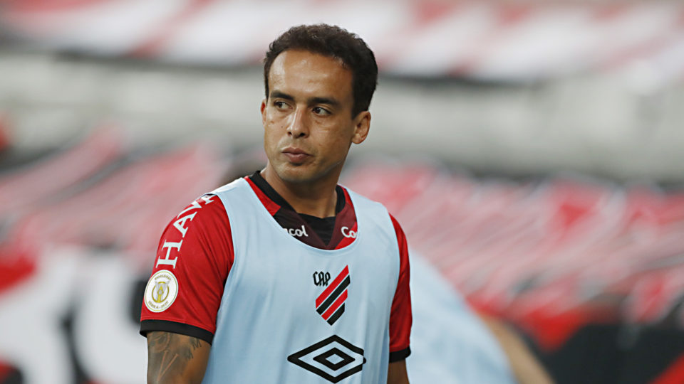 Ex-Athletico e Corinthians, meia Jadson anuncia aposentadoria