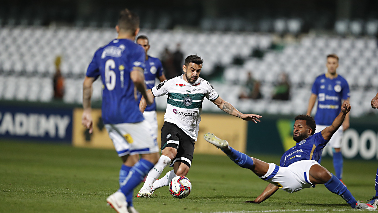 Robinho, meia do Coritiba Robinho, meia do Coritiba