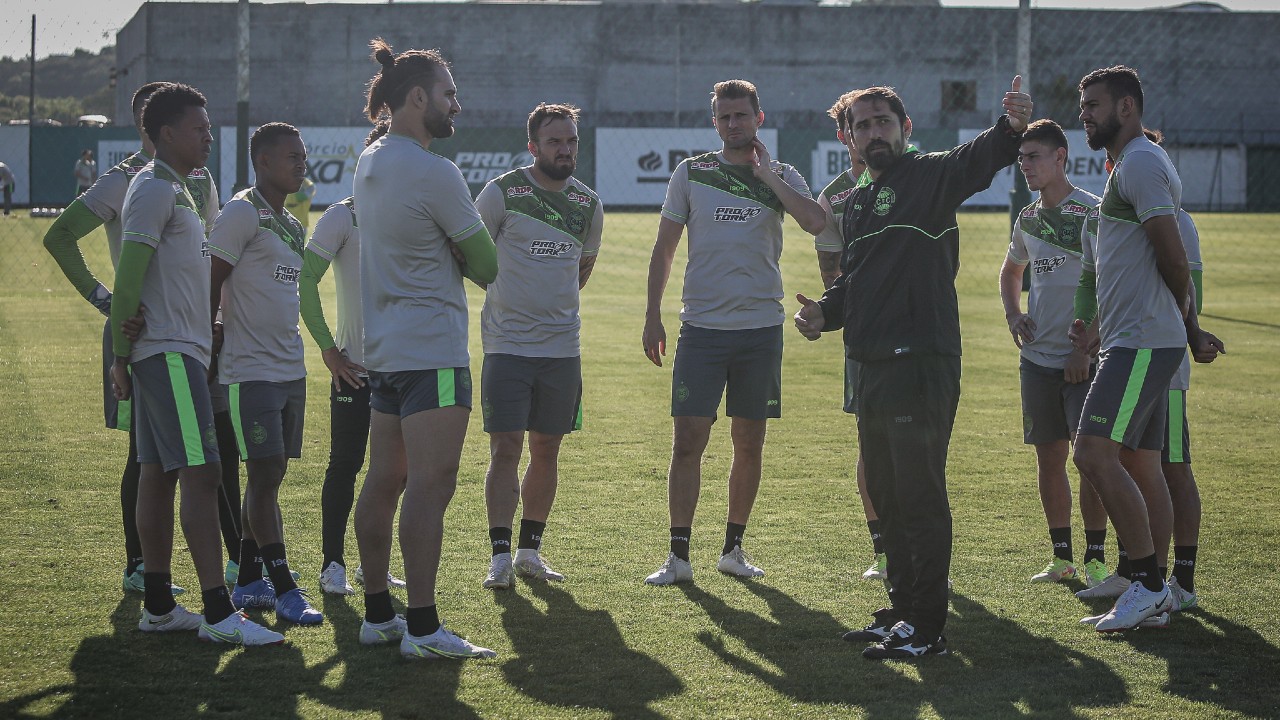 Morínigo prepara o Coritiba para enfrentar o Vasco Morínigo prepara o Coritiba para enfrentar o Vasco