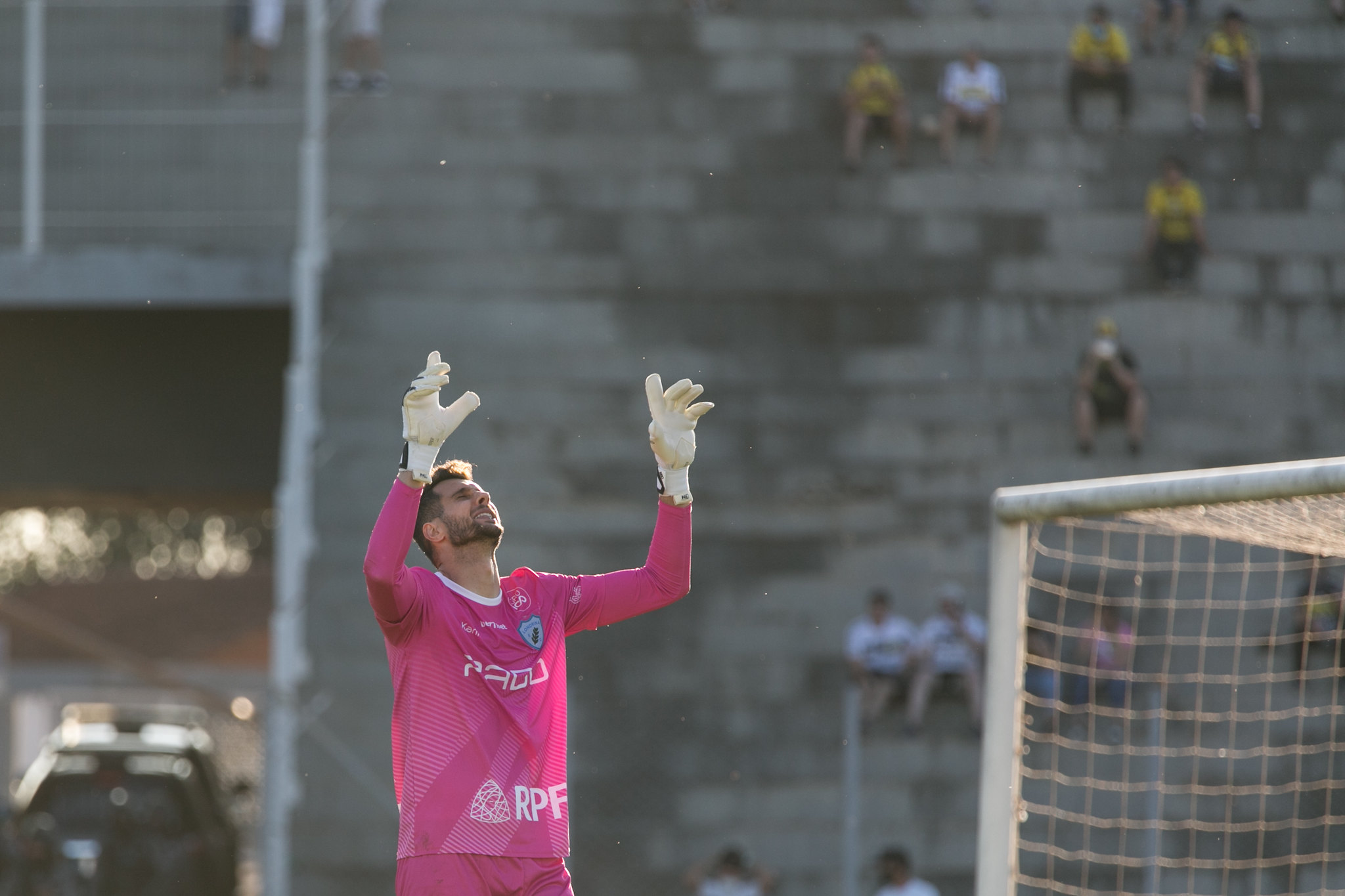 Dalton agradece após defesa na final. Dalton agradece após defesa na final.
