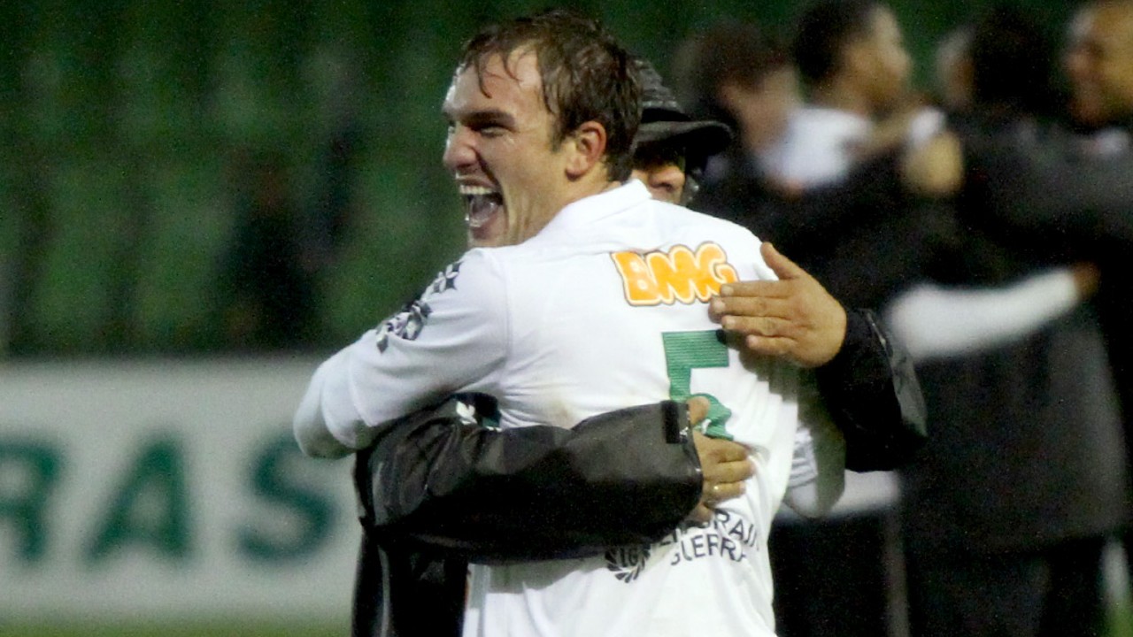 Willian Farias comemora a vitória sobre o São Paulo na Copa do Braisl 2012 Willian Farias comemora a vitória sobre o São Paulo na Copa do Braisl 2012