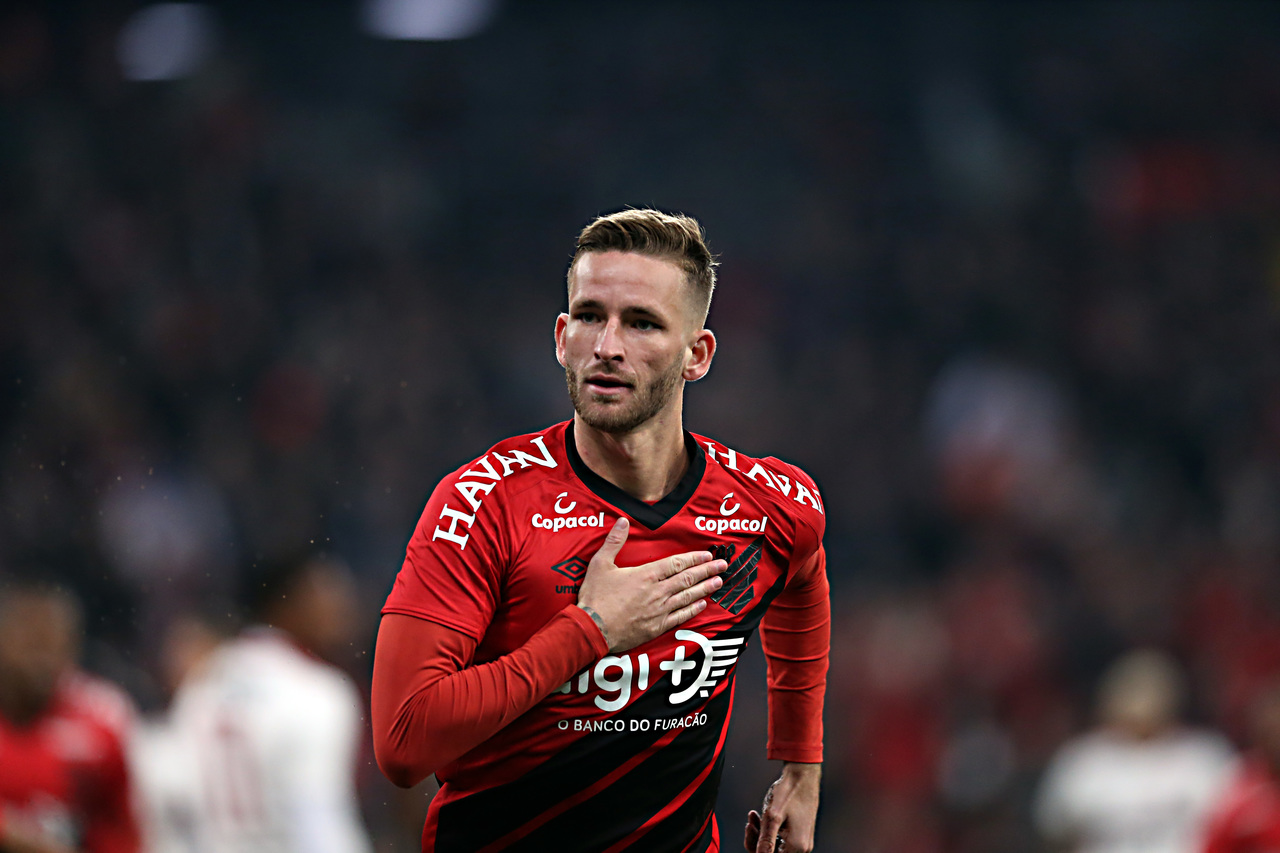 Léo Pereira, zagueiro do Athletico em 2019 Léo Pereira, zagueiro do Athletico em 2019