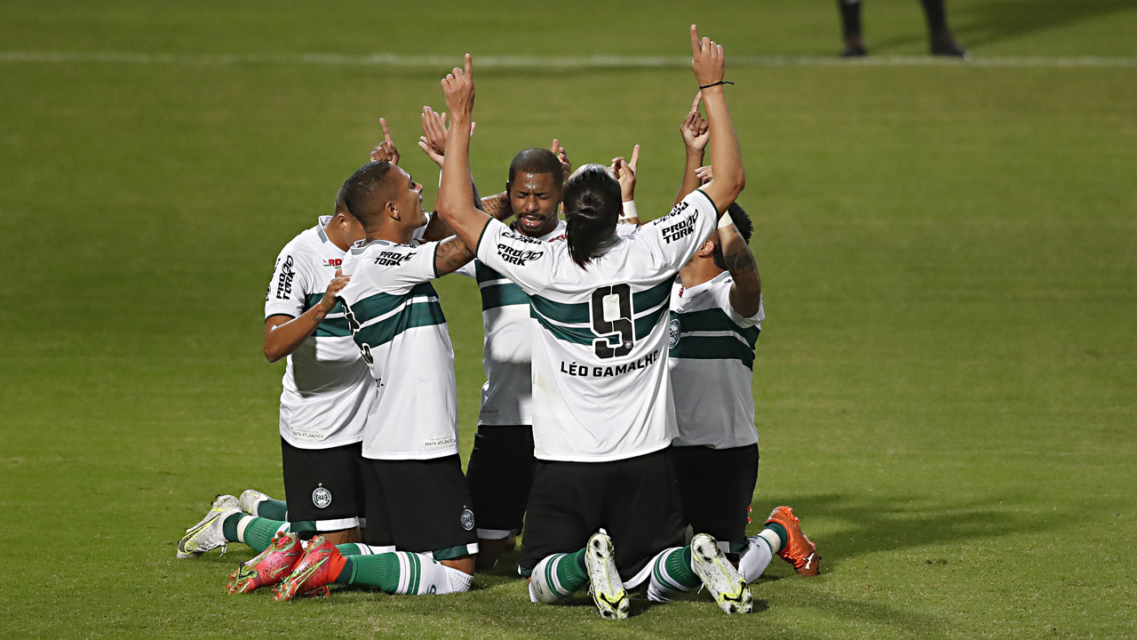 Coritiba estreia com vitória sobre o Avaí por 2 a 0 no Couto Pereira Coritiba estreia com vitória sobre o Avaí por 2 a 0 no Couto Pereira