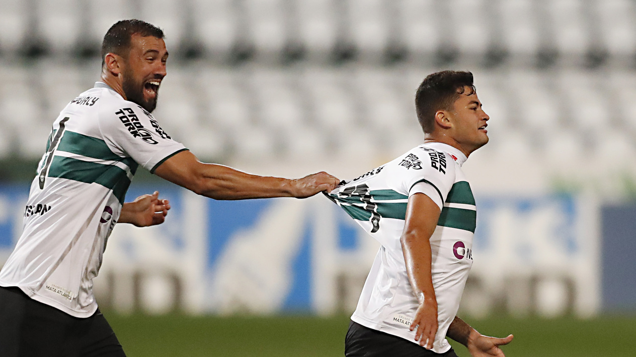 Ninguém segura o volante Val - vitória por 2 a 0 sobre a Ponte Preta, com gols de Val e Waguininho Ninguém segura o volante Val - vitória por 2 a 0 sobre a Ponte Preta, com gols de Val e Waguininho